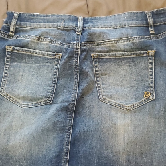 Jean Skirt - Picture 2 of 2